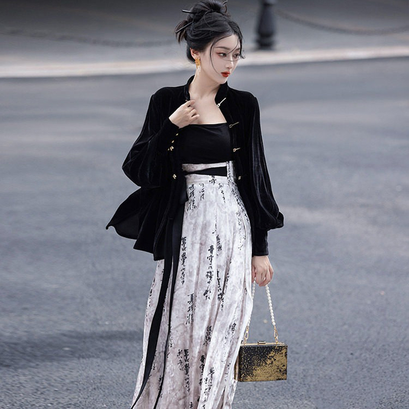 Fashiona-Hanfu-with-Traditional-Calligraphy-Elements-Women-Streetwear-New-Trend-1 Fashiona Hanfu with Traditional Calligraphy Elements Women Streetwear New Trend