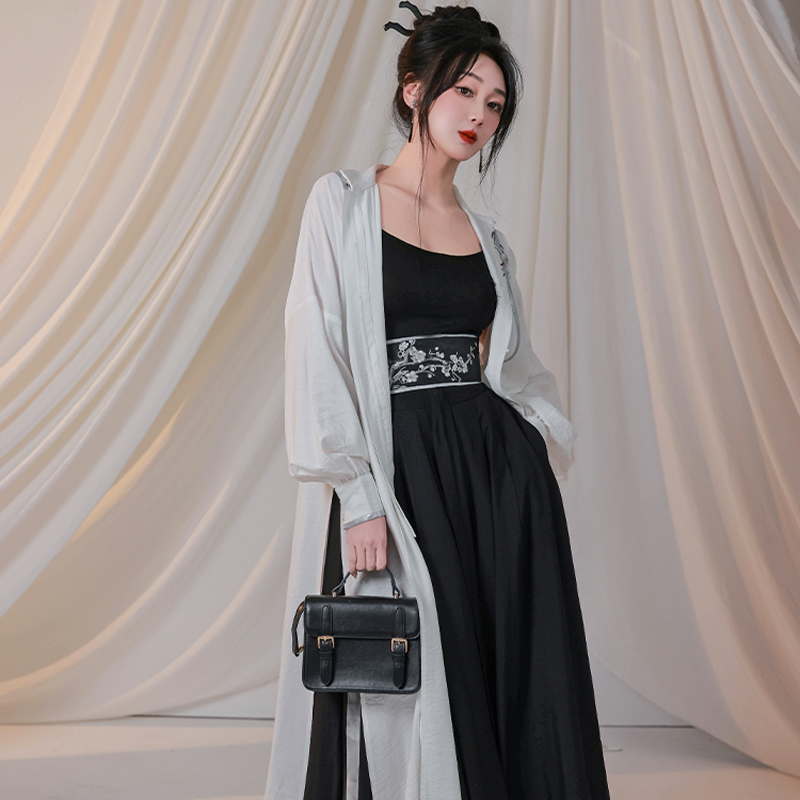 Fashionable-Women-Hanfu-Inspired-Outfit-Songku-for-Spring-2 Fashionable Women Hanfu Inspired Outfit Songku for Spring