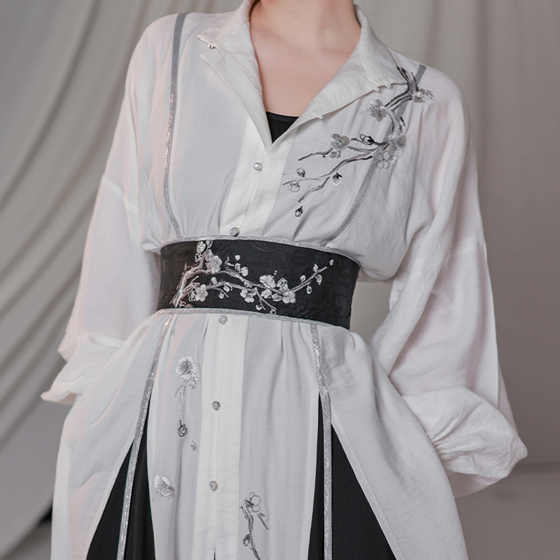 Fashionable-Women-Hanfu-Inspired-Outfit-Songku-for-Spring-3 Fashionable Women Hanfu Inspired Outfit Songku for Spring