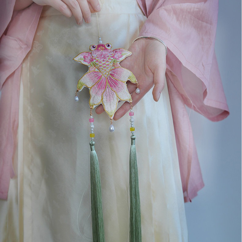 Hanfu-Goldfish-Small-Bag-with-Double-Sided-Contrasting-Embroidery-Classic-Accessories-4 Hanfu Goldfish Pendant with Double-Sided Contrasting Embroidery Classic Accessories