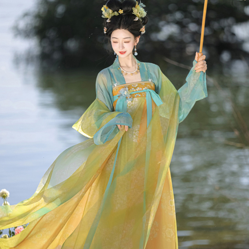 Spring-Women-Hanfu-Stunning-Tang-Dynasty-Qixiong-Shanqun-Set-3 Spring Women Hanfu Stunning Tang Dynasty Qixiong Shanqun Set