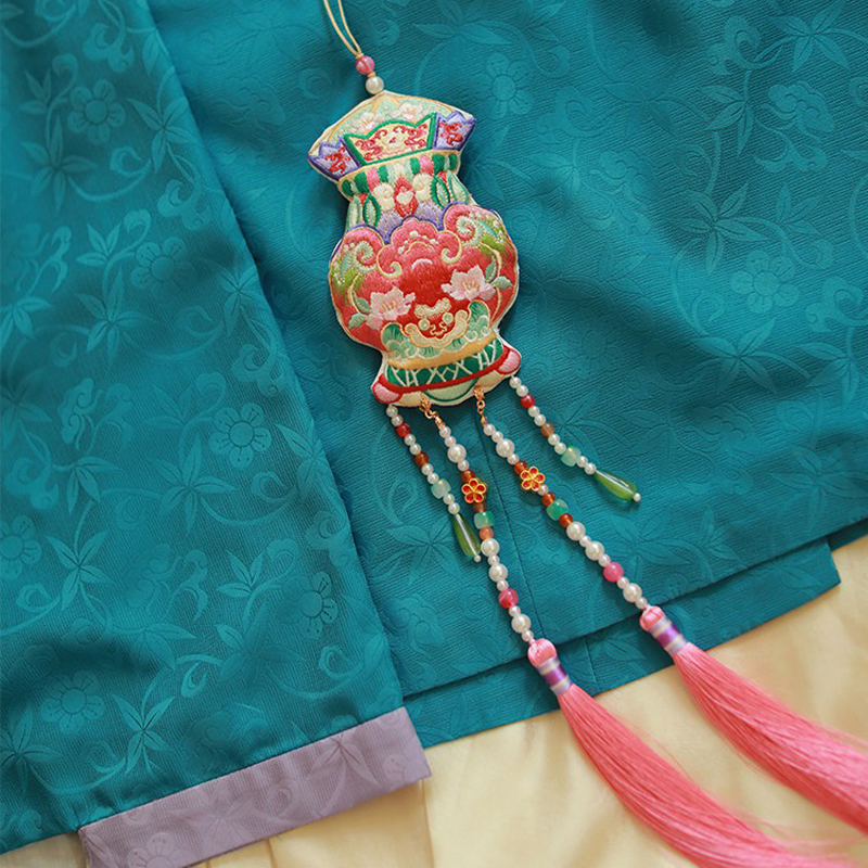 Traditional-Hanfu-Fragrance-Pouch-with-Long-Tassels-3 Traditional Hanfu Fragrance Pouch with Long Tassels