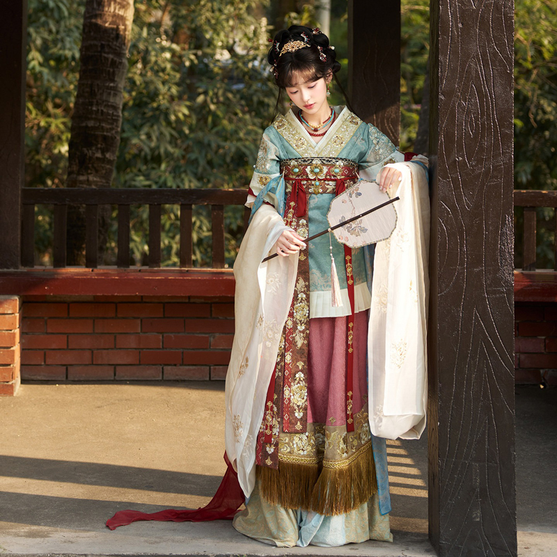 Wei-Jin-Dynasty-Women-Hanfu-Lavish-High-End-Set-with-Wide-Sleeves-Ruqun-2 Wei-Jin Dynasty Women Hanfu Lavish High-End Set with Wide Sleeves Ruqun