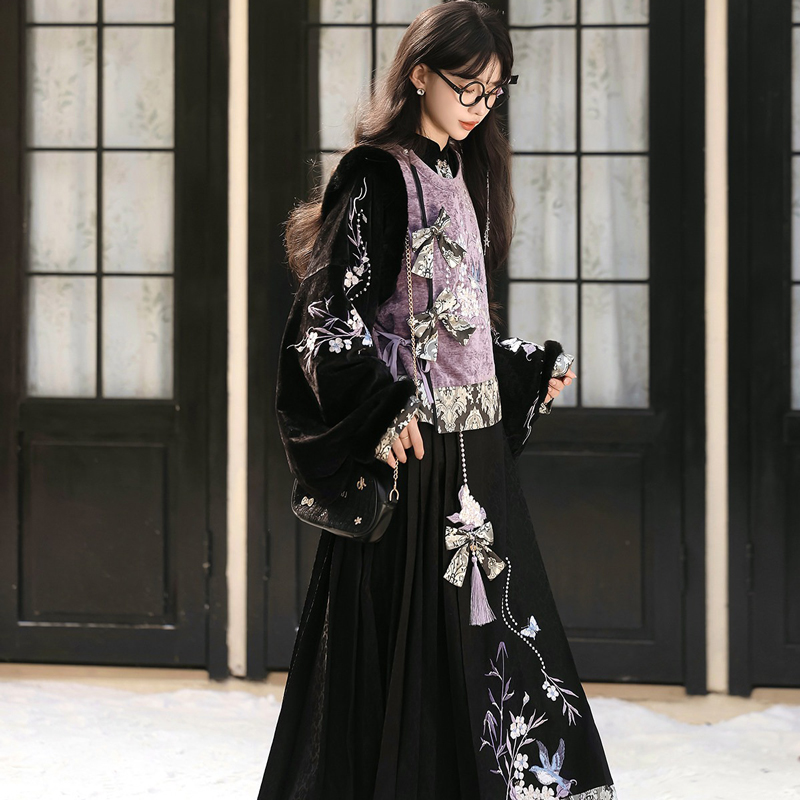 Women-Winter-Hanfu-Thickened-Fashionable-Ming-Dynasty-Style-Set-2 Women Winter Hanfu Thickened Fashionable Ming Dynasty Style Set