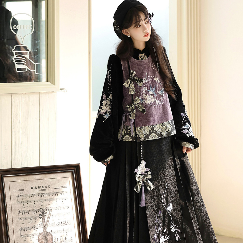 Women-Winter-Hanfu-Thickened-Fashionable-Ming-Dynasty-Style-Set-4 Women Winter Hanfu Thickened Fashionable Ming Dynasty Style Set