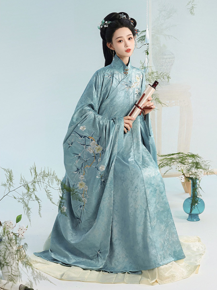 Ming Dynasty Women Hanfu Set Mamian Qun in Elegant Blue