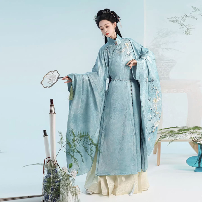 Ming-Dynasty-Women-Hanfu-Set-Mamian-Qun-in-Elegant-Blue-2 Ming Dynasty Women Hanfu Set Mamian Qun in Elegant Blue