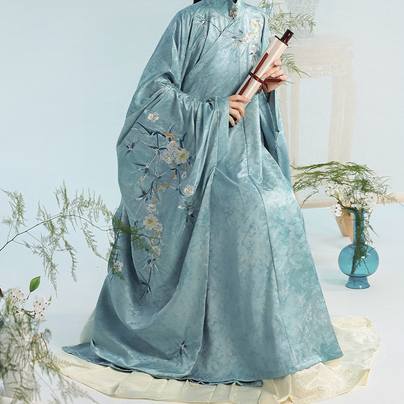 Ming-Dynasty-Women-Hanfu-Set-Mamian-Qun-in-Elegant-Blue-4 Ming Dynasty Women Hanfu Set Mamian Qun in Elegant Blue