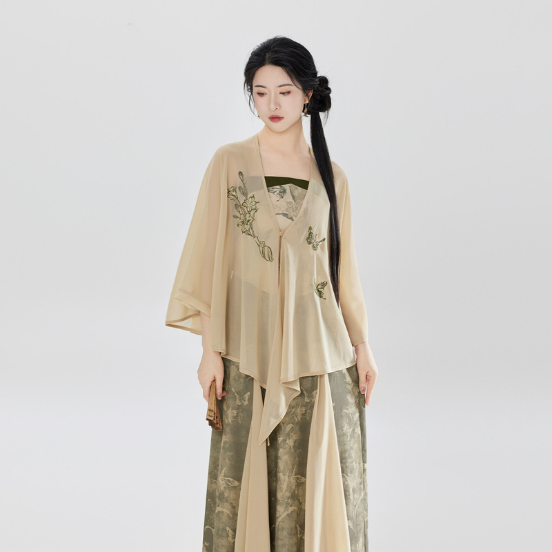 Women-Fashion-Modernized-Hanfu-Inspired-by-Song-Dynasty-Attire-1 Women Fashion Modernized Hanfu Inspired by Song Dynasty Attire