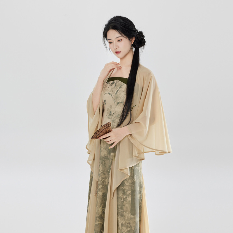 Women-Fashion-Modernized-Hanfu-Inspired-by-Song-Dynasty-Attire-2 Women Fashion Modernized Hanfu Inspired by Song Dynasty Attire