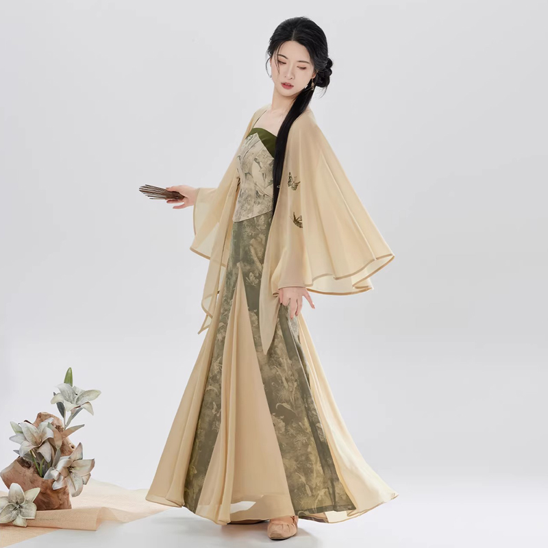 Women-Fashion-Modernized-Hanfu-Inspired-by-Song-Dynasty-Attire-3 Women Fashion Modernized Hanfu Inspired by Song Dynasty Attire