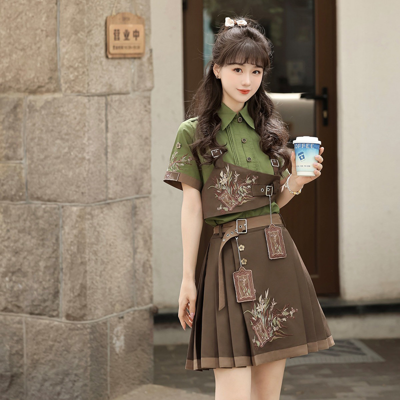 Women-Fashionable-Ming-Dynasty-Inspired-Hanfu-Forest-Themed-Spring-Set-4 Women Fashionable Ming Dynasty Inspired Hanfu Forest Themed Spring Set