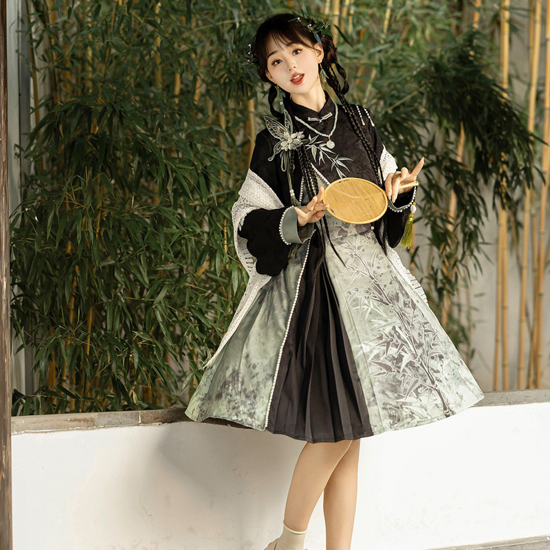 Fashionable-Women-Hanfu-Spring-Casual-Set-with-Chinese-inspired-Elements-2 Fashionable Women Hanfu Spring Casual Set with Chinese-inspired Elements