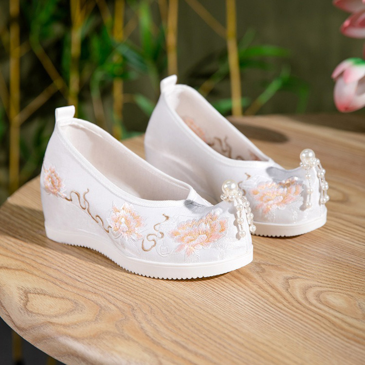 Women Embroidered Hanfu Shoes with Hidden Wedge