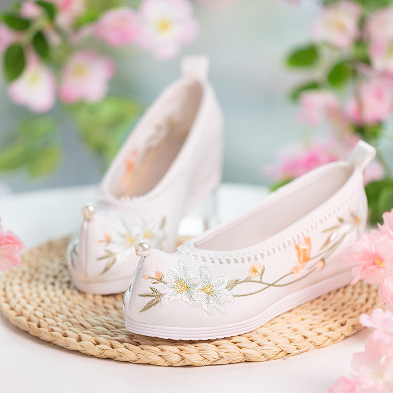 Women-Hanfu-Shoes-Comfortable-Embroidered-Pearl-Adorned-Classic-Shoes-1 Women Hanfu Shoes Comfortable Embroidered Pearl-Adorned Classic Shoes