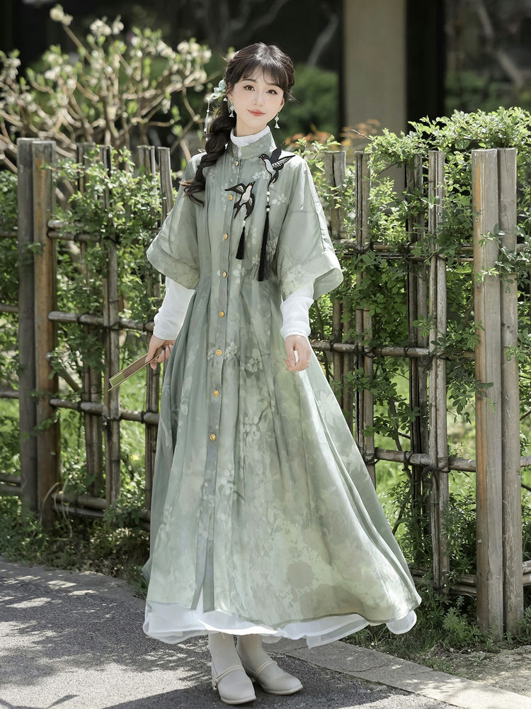 Women Spring Long Fashionable Hanfu Dress with Swallow Motifs 