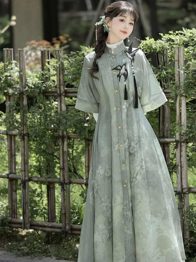 Women Spring Long Fashionable Hanfu Dress with Swallow Motifs 