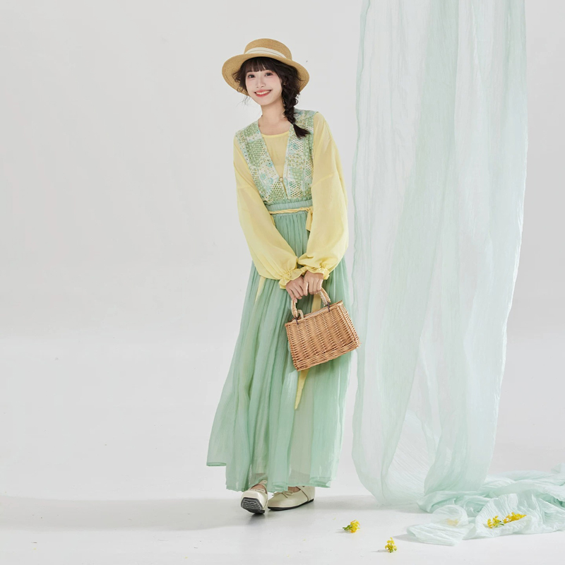 Women-Spring-Tang-Style-Hanfu-Round-Neck-Top-for-Casual-Everyday-Wear-1 Women Spring Tang-Style Hanfu Round-Neck Top for Casual Everyday Wear