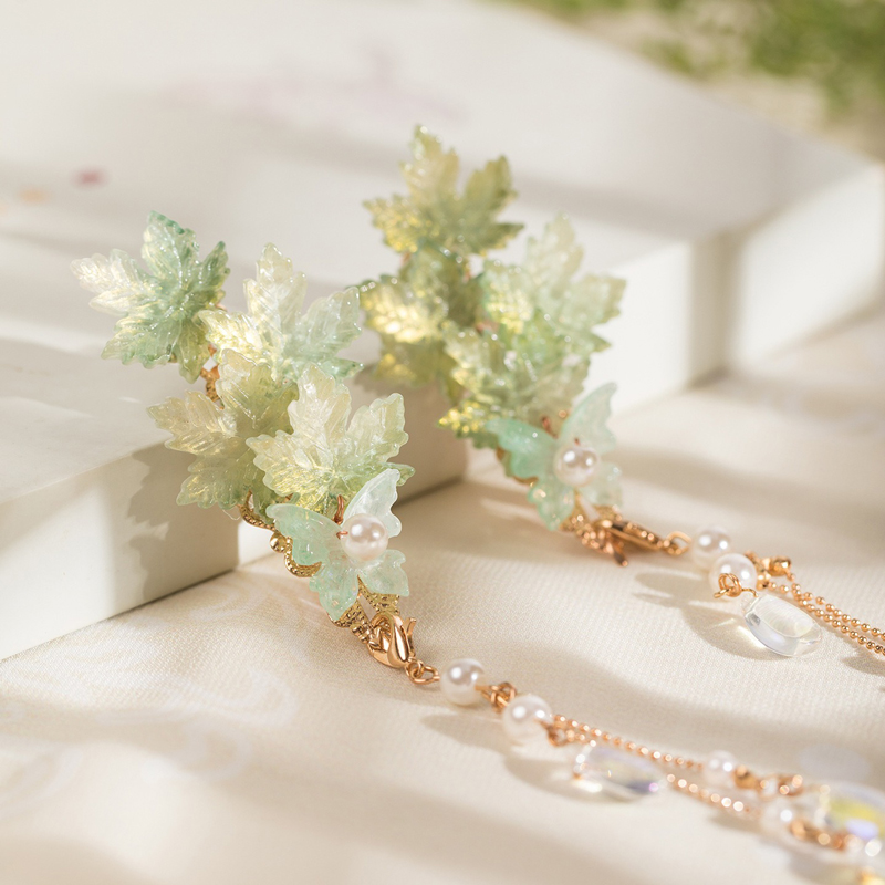 Maple-Leaf-Inspired-Traditional-Hairpins-Hanfu-Tassel-Clips-and-Qipao-Outfit-Combinations-1 Maple Leaf-Inspired Traditional Hairpins Hanfu Tassel Clips and Qipao Outfit Combinations
