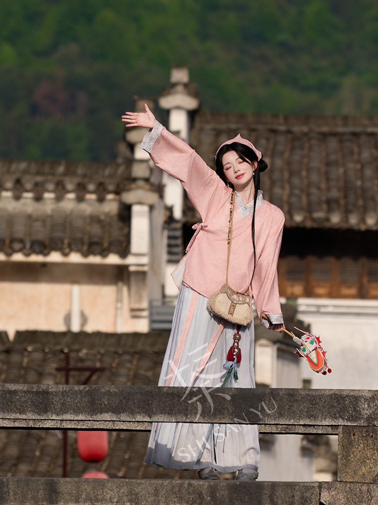 Ming Dynasty Daily Women Hanfu from the Drama The Heir