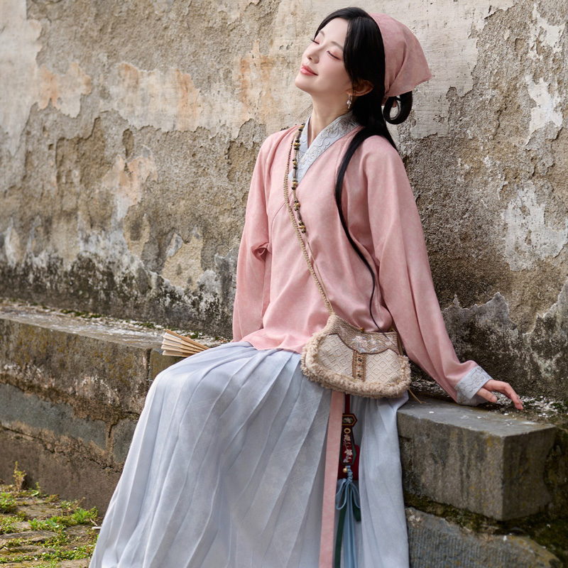 Ming-Dynasty-Daily-Women-Hanfu-from-the-Drama-The-Heir-2 Ming Dynasty Daily Women Hanfu from the Drama The Heir