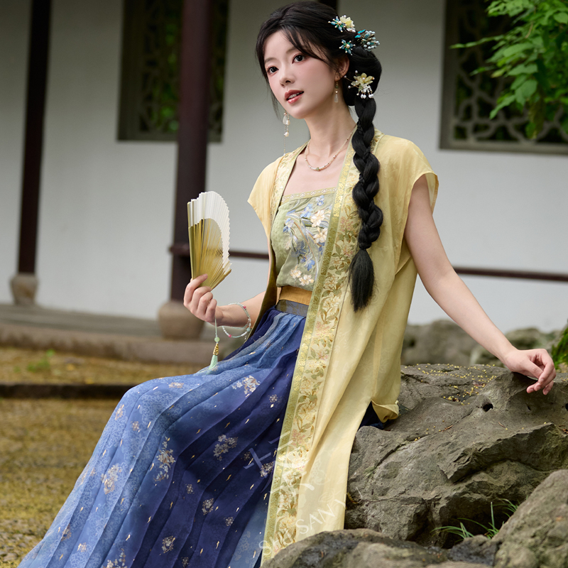 Summer-Women-Hanfu-in-Song-Dynasty-Style-with-Short-Sleeve-Design-2 Summer Women Hanfu in Song Dynasty Style with Short Sleeve Design