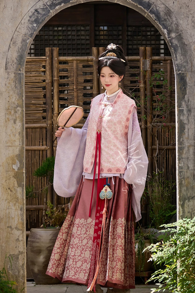Traditional Luxury Women Ming Dynasty Hanfu Mamian QunFeatured in the Cdrama The Heir 