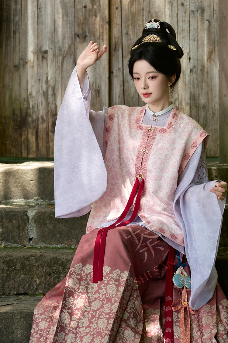 Traditional Luxury Women Ming Dynasty Hanfu Mamian QunFeatured in the Cdrama The Heir 