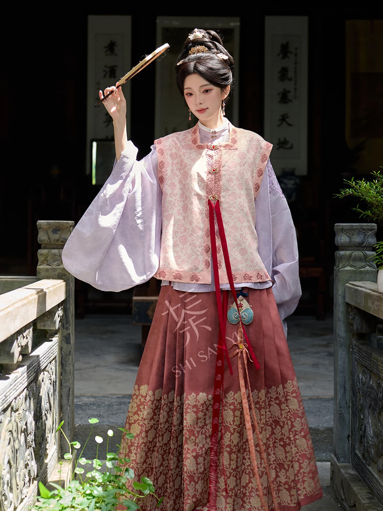 Traditional Luxury Women Ming Dynasty Hanfu Mamian QunFeatured in the Cdrama The Heir 