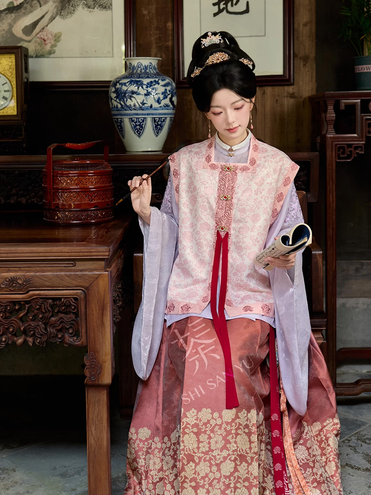 Traditional Luxury Women Ming Dynasty Hanfu Mamian QunFeatured in the Cdrama The Heir 