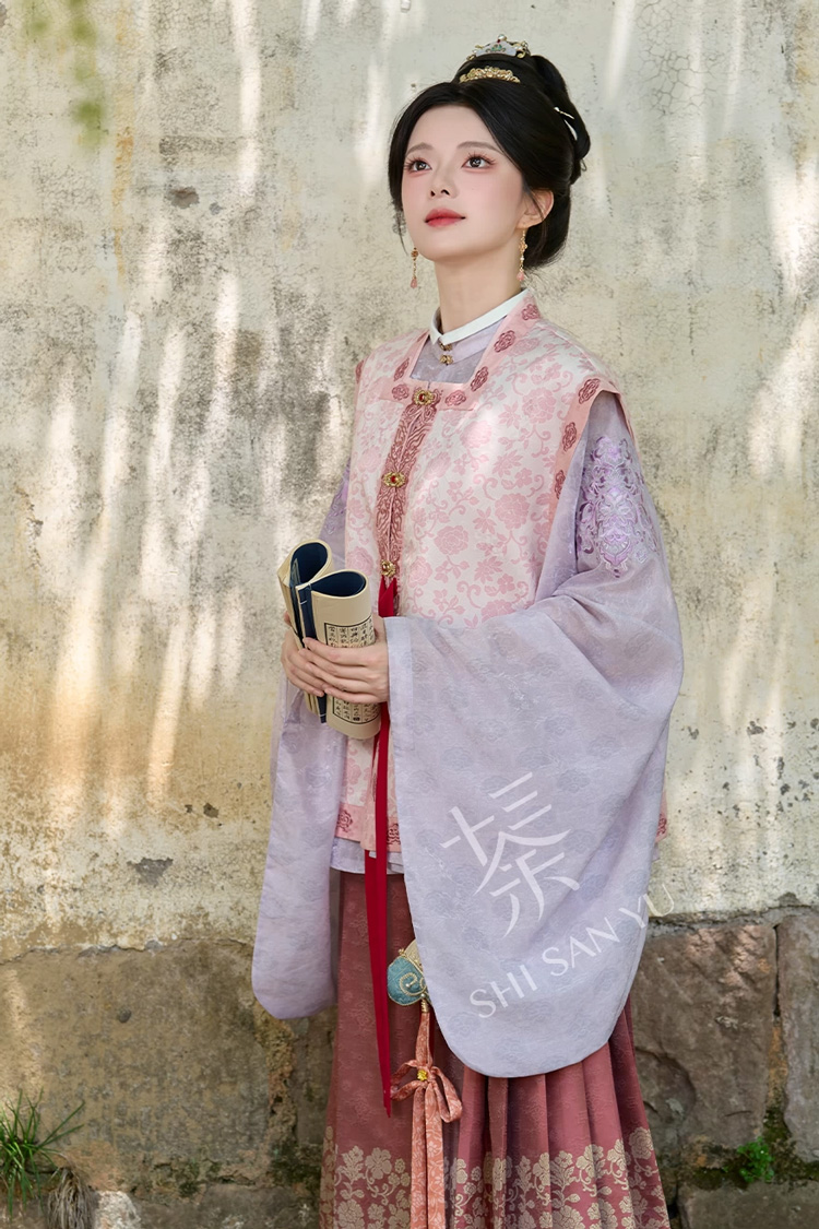 Traditional Luxury Women Ming Dynasty Hanfu Mamian QunFeatured in the Cdrama The Heir 
