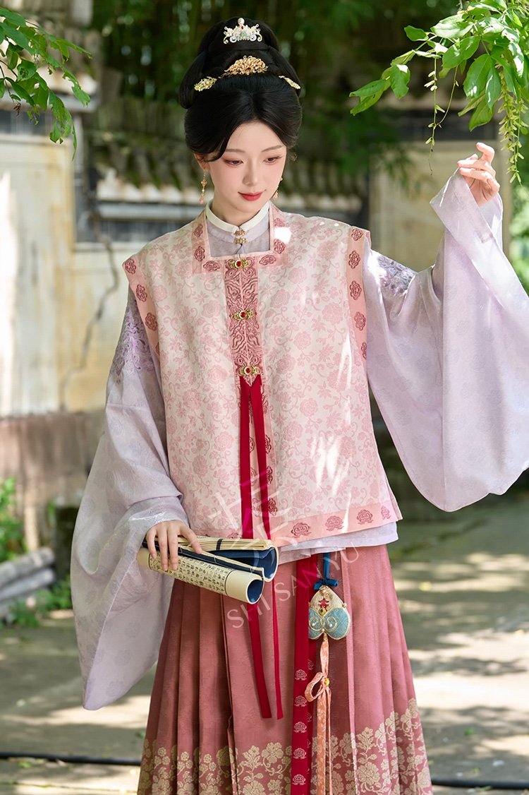 Traditional Luxury Women Ming Dynasty Hanfu Mamian QunFeatured in the Cdrama The Heir 