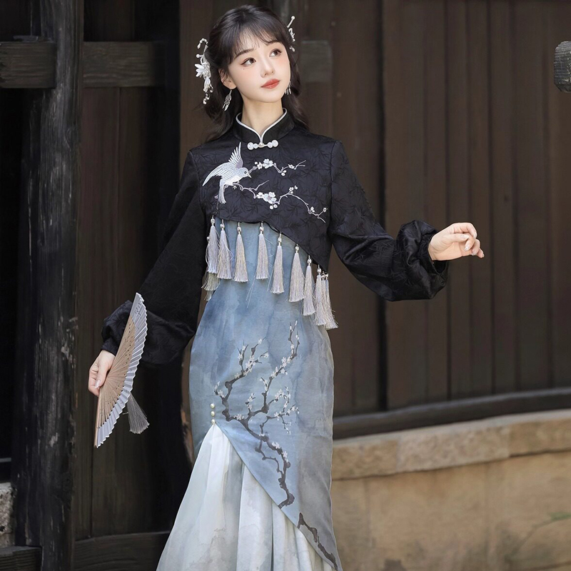 Women-Modernized-Hanfu-Inspired-Fitted-Casual-Plum-Blossom-Spaghetti-Strap-Dress-4 Women Modernized Hanfu-Inspired Fitted Casual Plum Blossom Spaghetti-Strap Dress