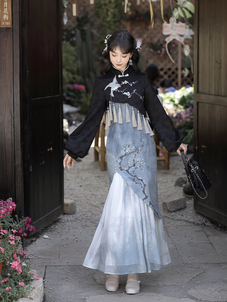 Women Modernized Hanfu-Inspired Fitted Casual Plum Blossom Spaghetti-Strap Dress