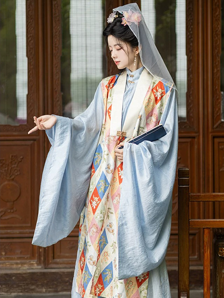 Traditional Ming Dynasty Hanfu Set for Women Retro Mamian Qun in the Style of Dream of the Red Chamber
