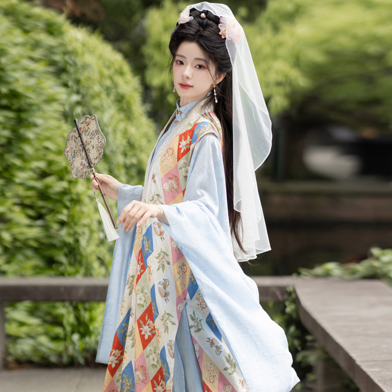 Traditional-Ming-Dynasty-Hanfu-Set-for-Women-Retro-Mamian-Qun-in-the-Style-of-Dream-of-the-Red-Chamber-3 Traditional Ming Dynasty Hanfu Set for Women Retro Mamian Qun in the Style of Dream of the Red Chamber