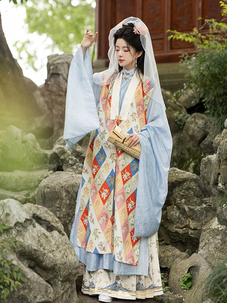 Traditional Ming Dynasty Hanfu Set for Women Retro Mamian Qun in the Style of Dream of the Red Chamber