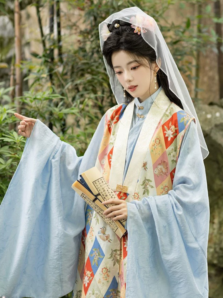 Traditional Ming Dynasty Hanfu Set for Women Retro Mamian Qun in the Style of Dream of the Red Chamber