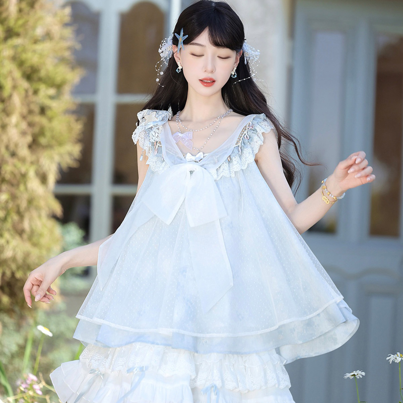 Women-Casual-Hanfu-Inspired-Sleeveless-Outfit-in-Blue-Tones-4 Women Casual Hanfu-Inspired Sleeveless Outfit in Blue Tones