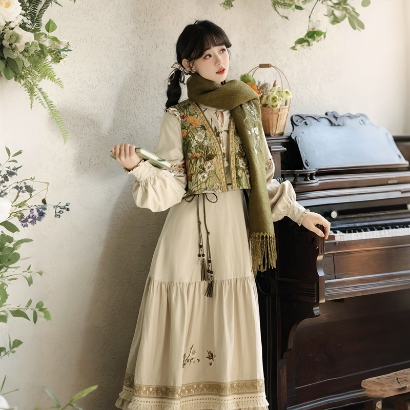 Women-Fashionable-Dress-Set-Winter-Vest-and-Hanfu-Set-1 Women Fashionable Dress Set Winter Vest and Hanfu Set