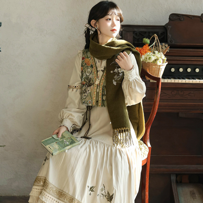 Women-Fashionable-Dress-Set-Winter-Vest-and-Hanfu-Set-3 Women Fashionable Dress Set Winter Vest and Hanfu Set