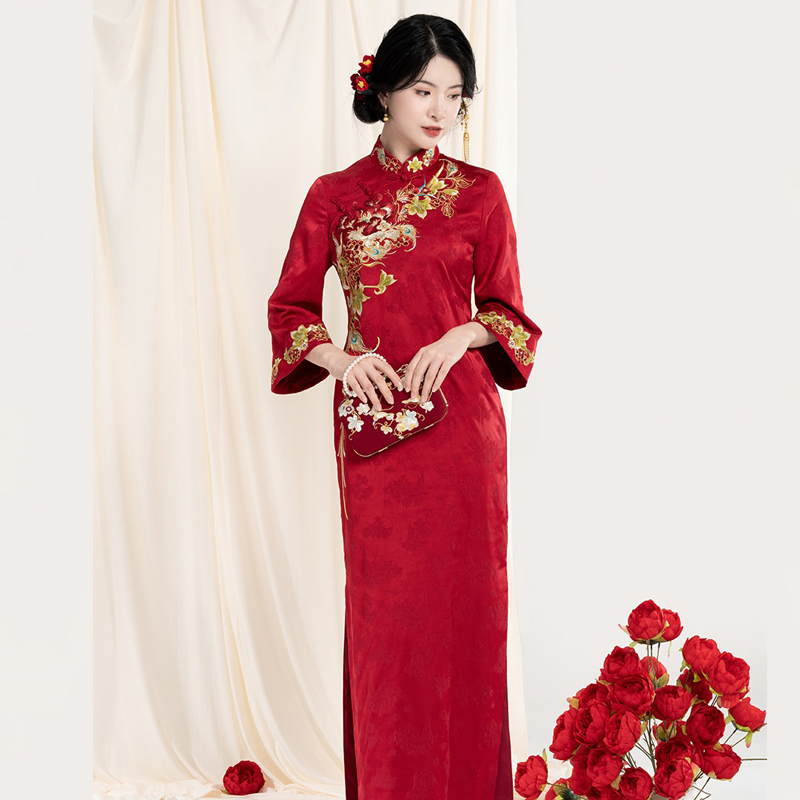 Women-Wedding-Attire-Red-Traditional-Qipao-Gown-Paired-with-Yunjian-4 Women Wedding Attire Red Traditional Qipao Gown Paired with Yunjian